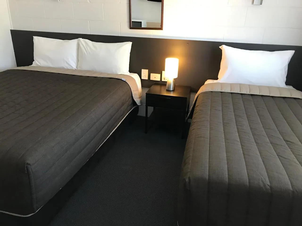 רומא Mandalay Motel